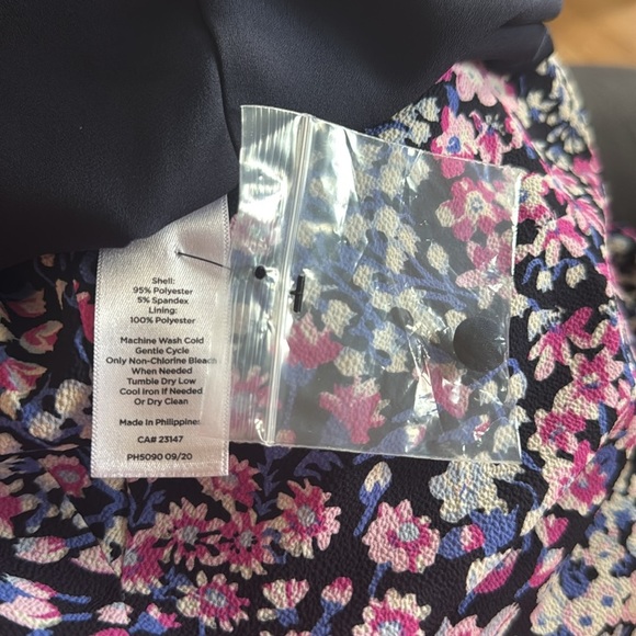 Talbots crepe floral set-in waistband lined crew neck 3/4 button sleeve midi NWT - Picture 8 of 8